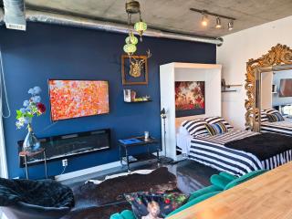 Boutique Studio City Views, Patio, Fireplace Voglio Bene - Calgary - 8