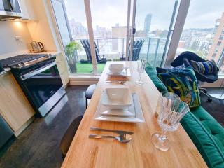 Boutique Studio City Views, Patio, Fireplace Voglio Bene - Calgary - 4