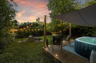 Barn with Hot Tub, Pool Table & Pizza Oven - 0