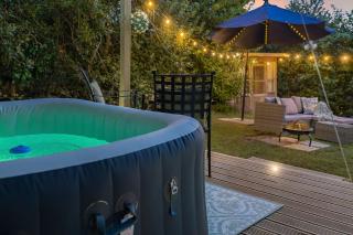 Barn with Hot Tub, Pool Table & Pizza Oven - Hadlow Down - 8