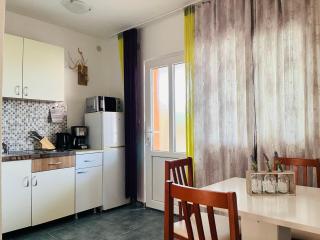 Apartments 4M - 3