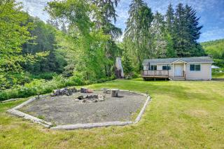 Walk to Beach Creek-Front Sekiu Home with Fire Pit! - Neah Bay - 0
