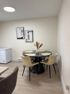 New Luxury 4-Bedroom Getaway, Free Parking, Patio - St. John's - 1