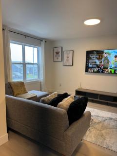 New Luxury 4-Bedroom Getaway, Free Parking, Patio - St. John's - 9