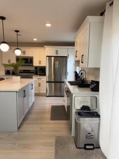 New Luxury 4-Bedroom Getaway, Free Parking, Patio - St. John's - 5