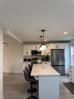 New Luxury 4-Bedroom Getaway, Free Parking, Patio - St. John's - 4
