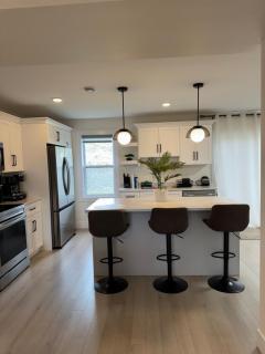 New Luxury 4-Bedroom Getaway, Free Parking, Patio - St. John's - 6