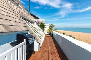 The Breakers - Riviera Apartment - Sandgate - 4