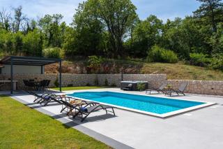 NEW! Villa Lauret with Hot-Tub, Sauna, Heated Pool, 3 En Suite Bedrooms - Grubine - 9