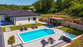 NEW! Villa Lauret with Hot-Tub, Sauna, Heated Pool, 3 En Suite Bedrooms - Grubine - 6