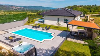 NEW! Villa Lauret with Hot-Tub, Sauna, Heated Pool, 3 En Suite Bedrooms - Grubine - 4