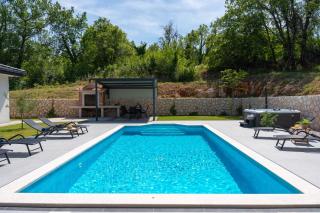 NEW! Villa Lauret with Hot-Tub, Sauna, Heated Pool, 3 En Suite Bedrooms - Grubine - 2