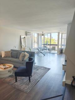 Skyline Escape 1-Bedroom with Balcony and Roof-Top Pool - 2