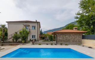 2 Bedroom Gorgeous Apartment In Tribalj - 1