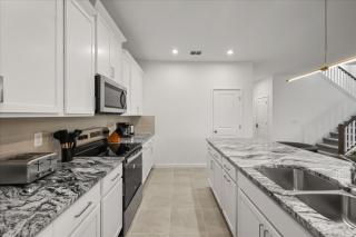 8 Bedrooms 45 Bathrooms Solara 2331Cs - 2