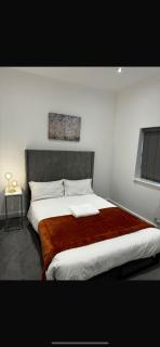 Home Away From Home - Elmers End - 9