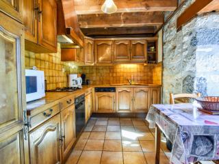 Holiday Home in Oradour with Terrace, cleaning included - Neuvéglise - 2