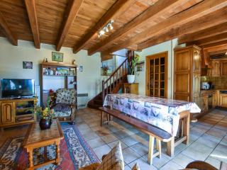 Holiday Home in Oradour with Terrace, cleaning included - Neuvéglise - 4
