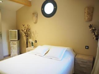 Charming holiday home with private garden, Bédarrides, cleaning included - Bédarrides - 1