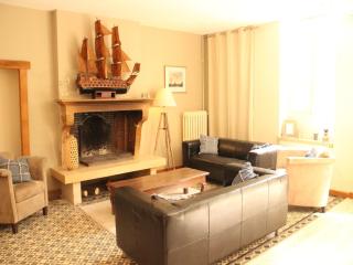 Elegant Family Home in Bouix, cleaning included - 9