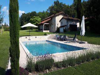 Holiday home with pool in Verteillac, cleaning included - 0