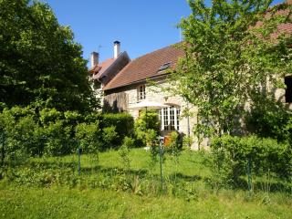 Holiday Home in Saizy with Patio, cleaning included - - 1