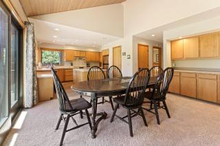 10 Tan Oak Home with BBQ on the Deck - 2