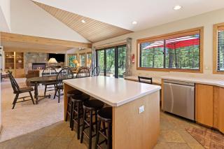 10 Tan Oak Home with BBQ on the Deck - 8