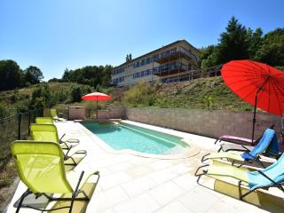 Mansion in Cuzy with Shared Pool, cleaning included - 4