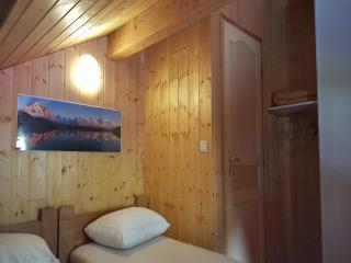 Chalet in Les Gets near Ski Bus & Sauna, cleaning included - Les Gets - 2