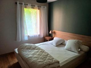 Large family house with wooded garden, cleaning included - Surzur - 4