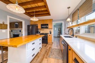 Cheerful & cozy farmhouse 2 bedroom home - Greenwood - 9