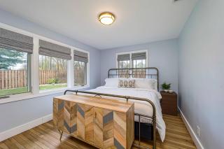 Cheerful & cozy farmhouse 2 bedroom home - Greenwood - 8