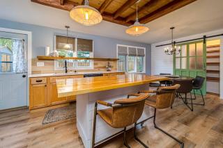 Cheerful & cozy farmhouse 2 bedroom home - Greenwood - 3