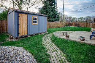Cheerful & cozy farmhouse 2 bedroom home - Greenwood - 1