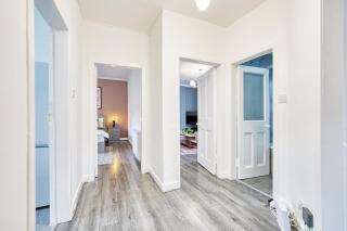 Comfortable 2BR Apartment with Free Parking - Glasgow - 2