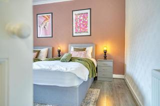 Comfortable 2BR Apartment with Free Parking - Glasgow - 1