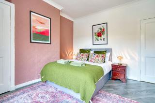 Comfortable 2BR Apartment with Free Parking - Glasgow - 7