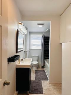 Charming & Cozy Family Home Near Plaza, Movie hall - 5