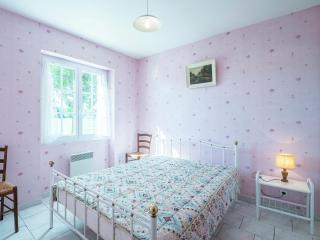 Spacious Holiday Home in Saint-Nexans with Terrace - Saint-Nexans - 4