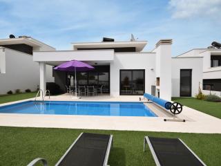 Modern villa with private swimming pool, cleaning included - Famalicão - 9