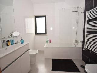 Modern villa with private swimming pool, cleaning included - Famalicão - 5