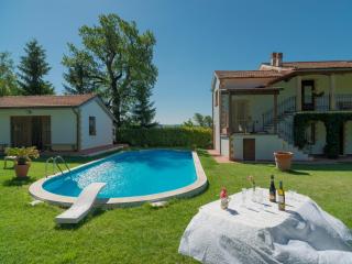 Apartment in Marche near Lame Rosse, cleaning included - Serrapetrona - 0