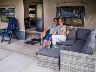 Fine safari tent in a holiday park, cleaning included - Nommern - 6