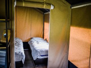 Fine safari tent in a holiday park, cleaning included - Nommern - 7