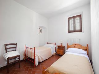 Farmhouse in San Baronto with Pool & Olive Groves, cleaning included - Quarrata - 7