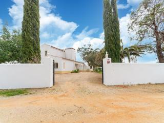 Serene Algarve Escape with Pool, cleaning included - - 4