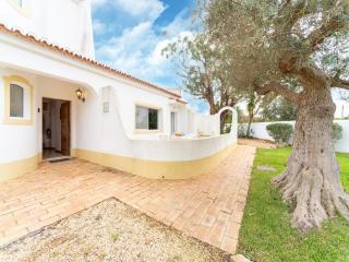 Serene Algarve Escape with Pool, cleaning included - - 2