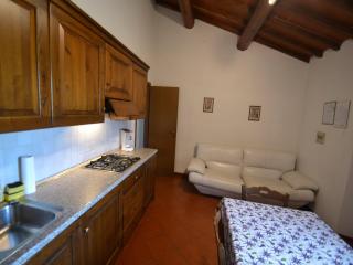 Farmhouse abode with Pool and Tuscan Charm, cleaning included - 8