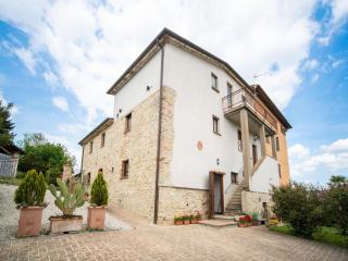 Farmhouse in Tuscany with Pool and Barbecue, cleaning included - Città di Castello - 3